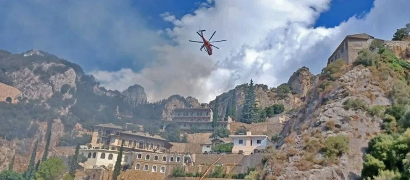 Βελτιωμένη η εικόνα από τη φωτιά στο Άγιο Όρος - «Κινδύνεψαν αρκετά κελιά» λέει μοναχός